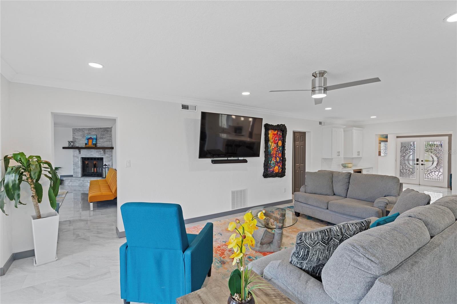 166 BAYSIDE DR — photo 13