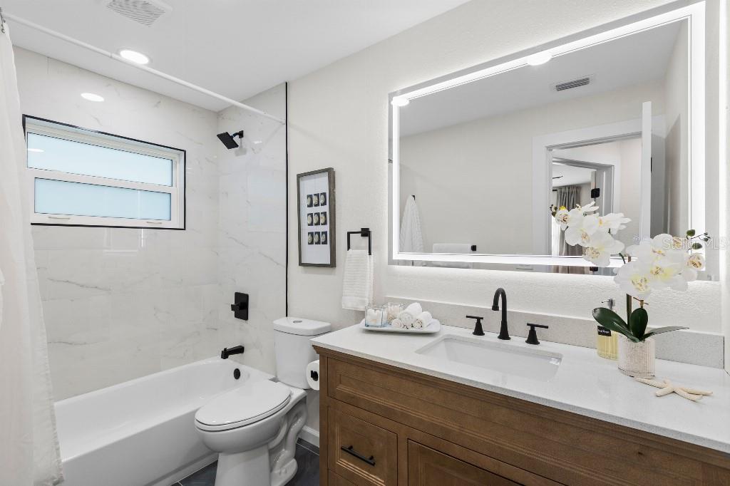 2403 ADRIAN AVE — photo 10