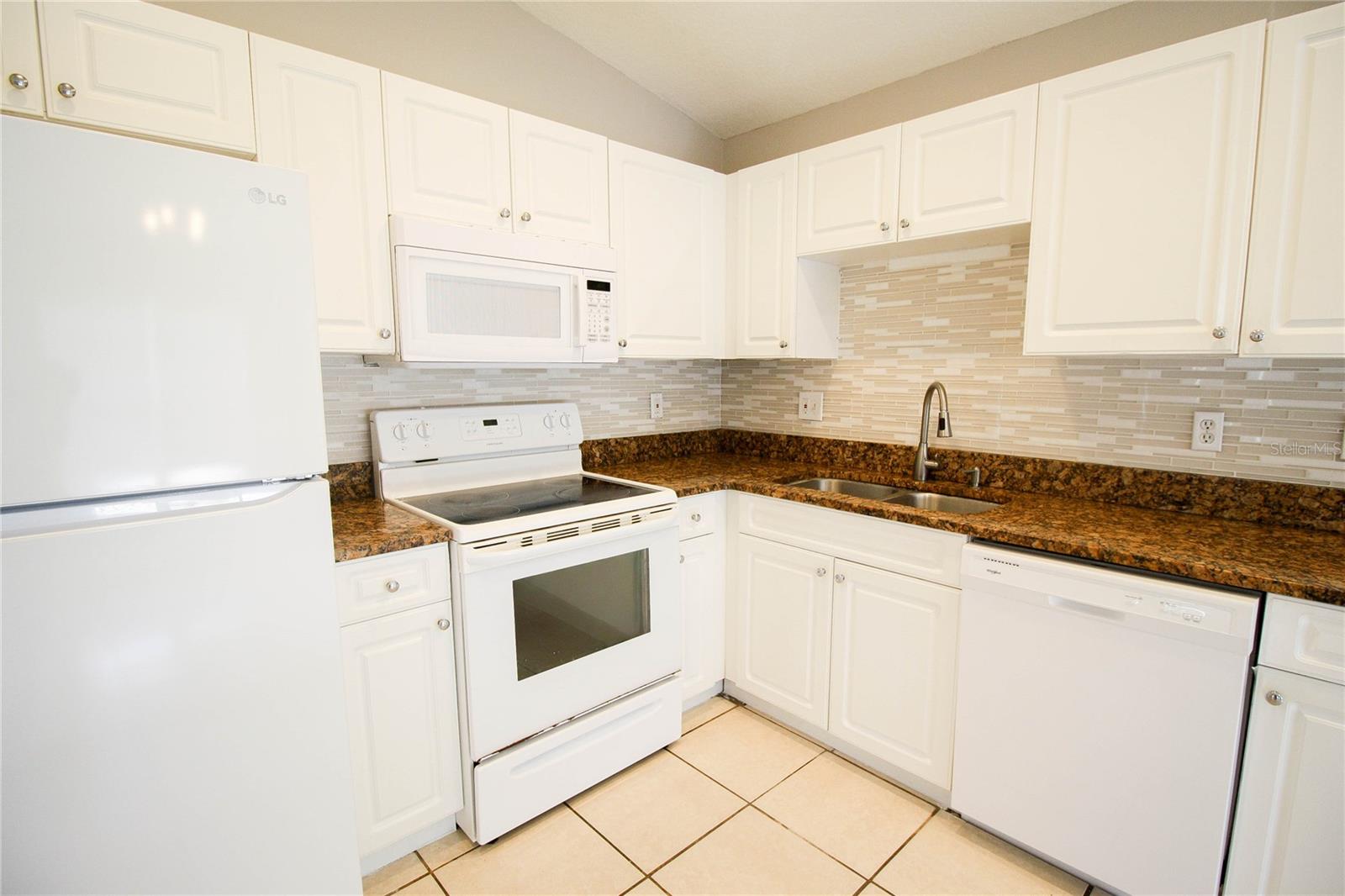5454 KENSINGTON ST #5454 — photo 3