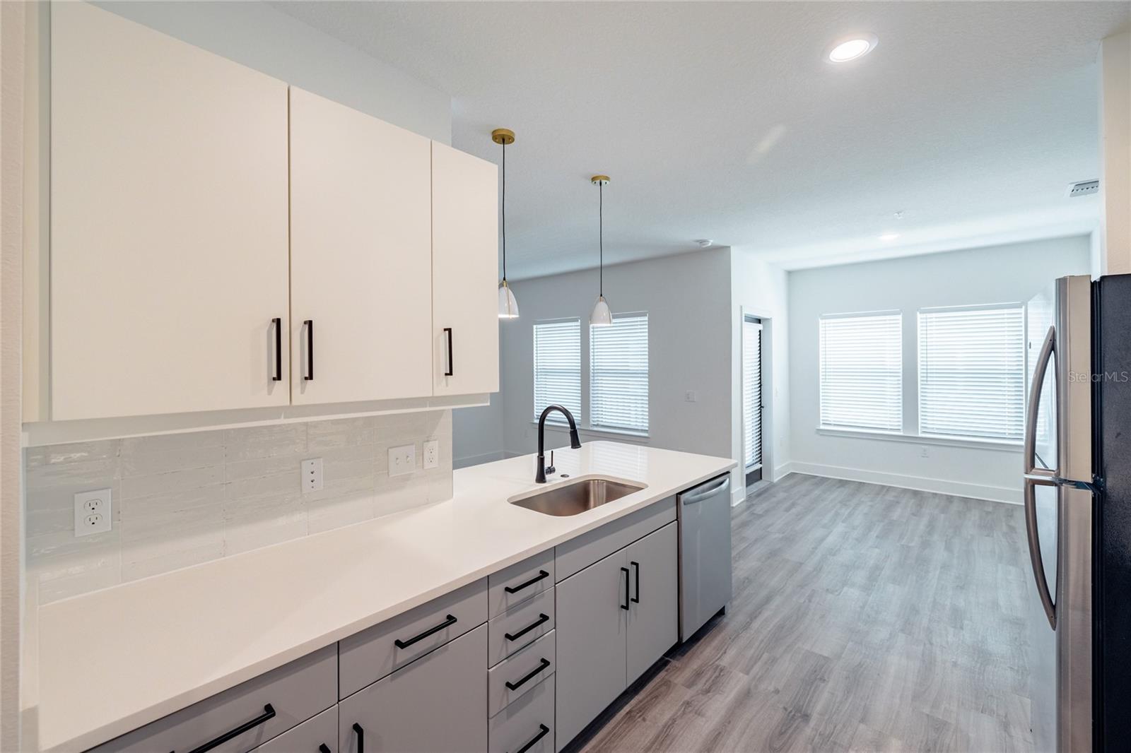 1420 LAKEFRONT DR #6413 — photo 4