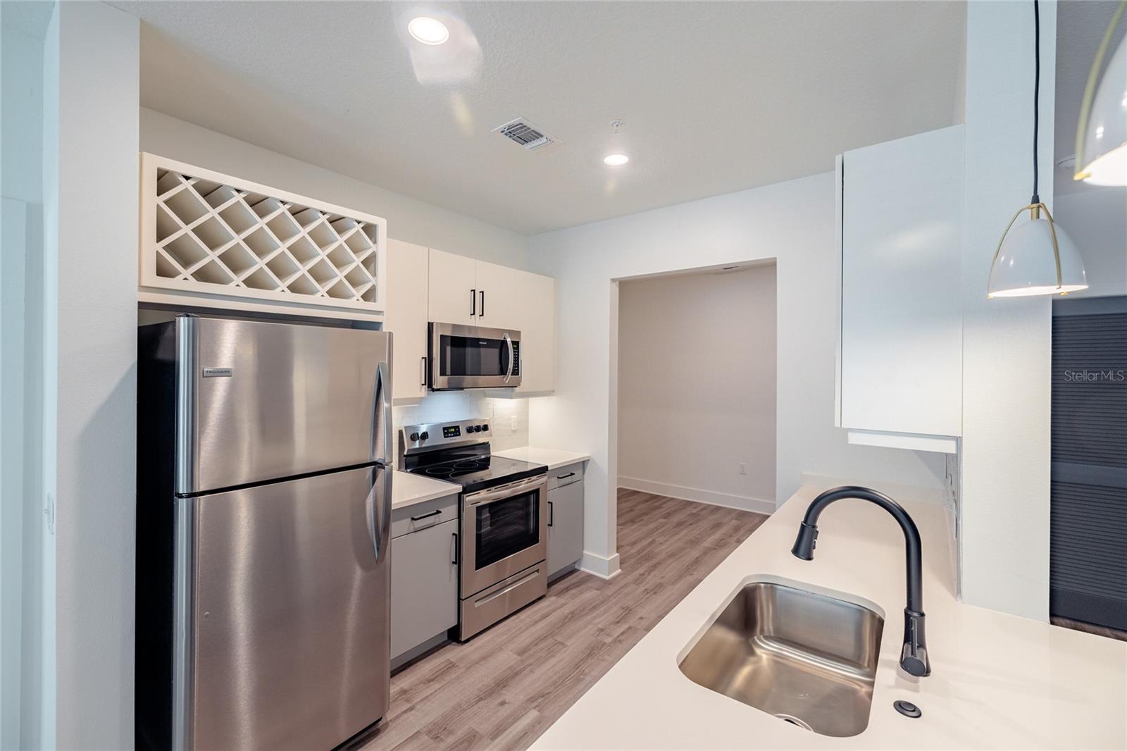 1420 LAKEFRONT DR #6413 — photo 3