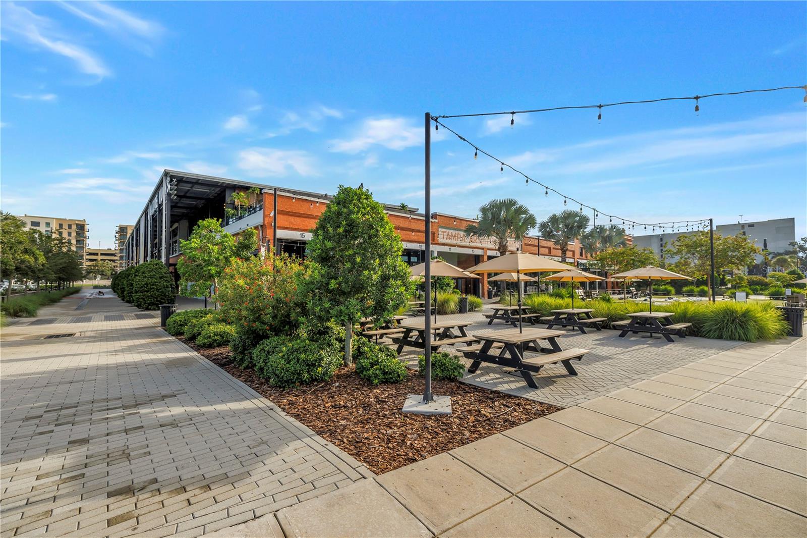815 W COLUMBUS DR — photo 27