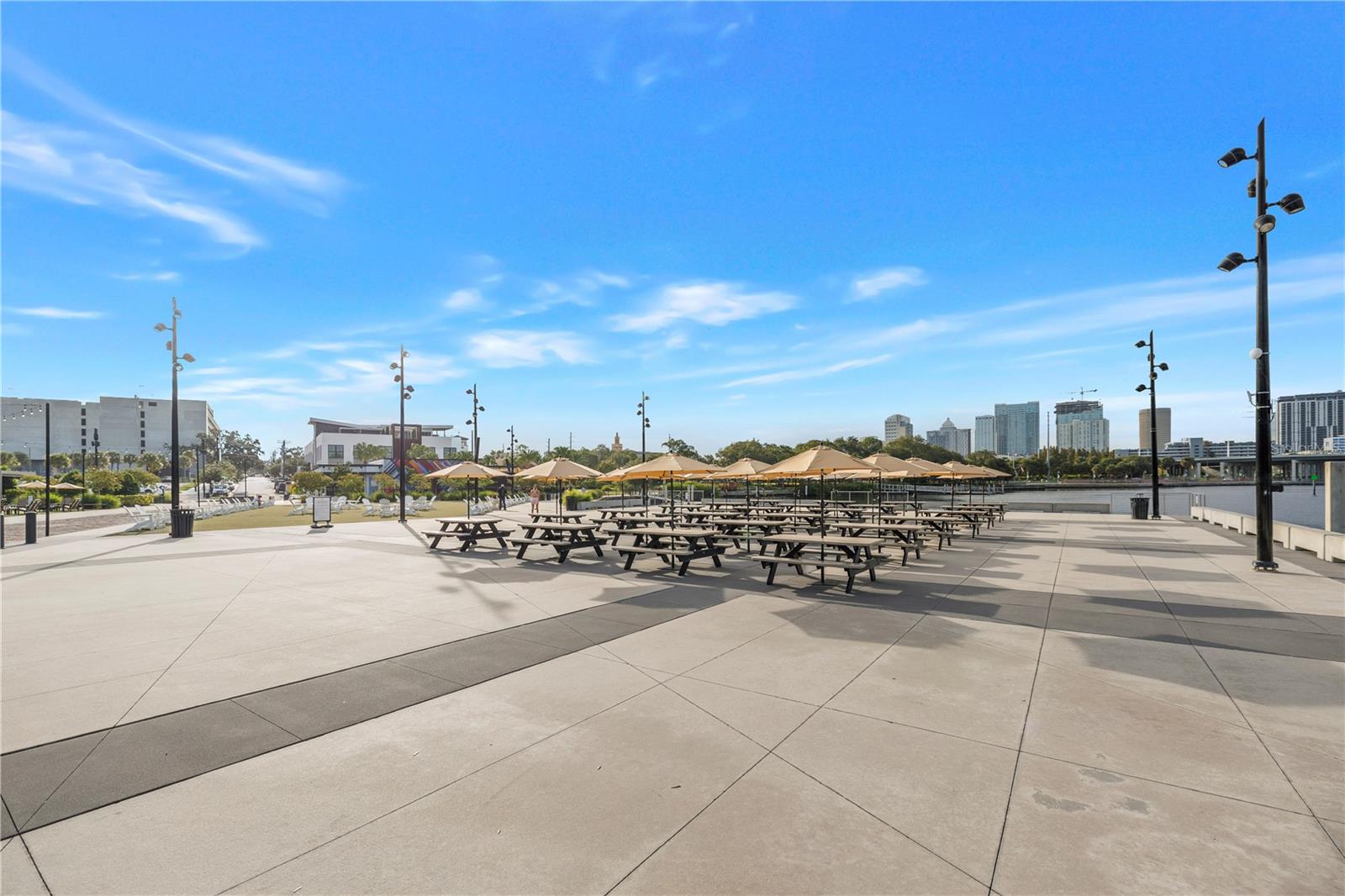815 W COLUMBUS DR — photo 29