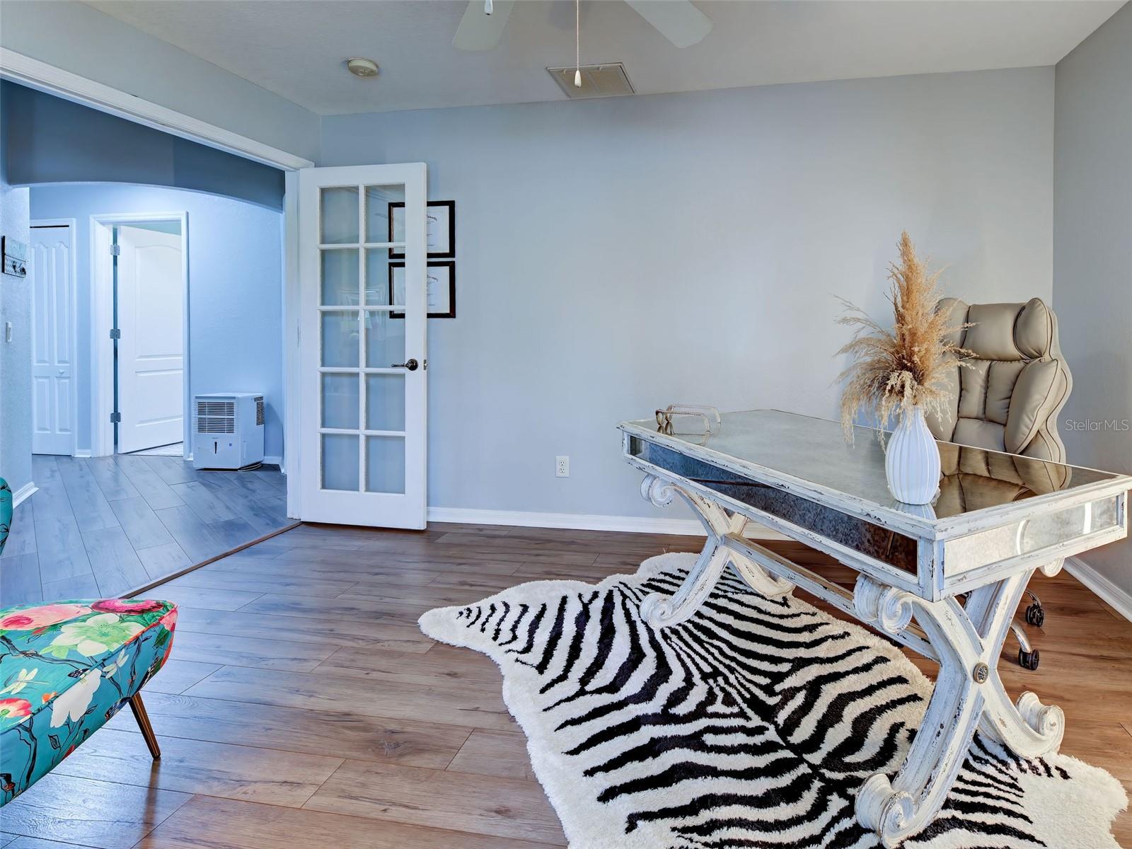 3676 DIAMOND AVE — photo 39