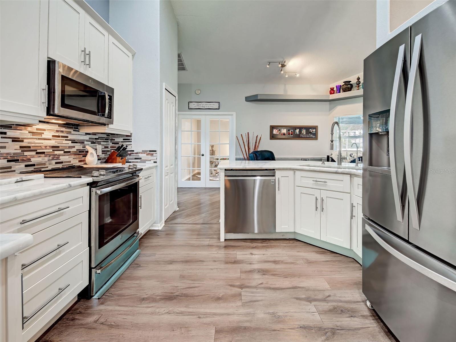 3676 DIAMOND AVE — photo 32