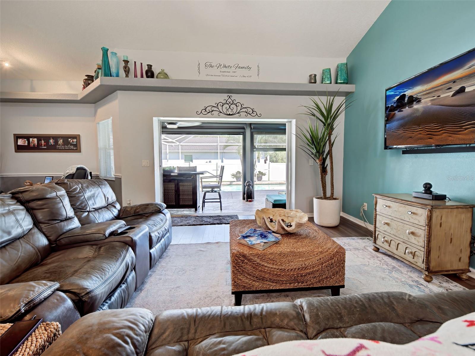 3676 DIAMOND AVE — photo 11