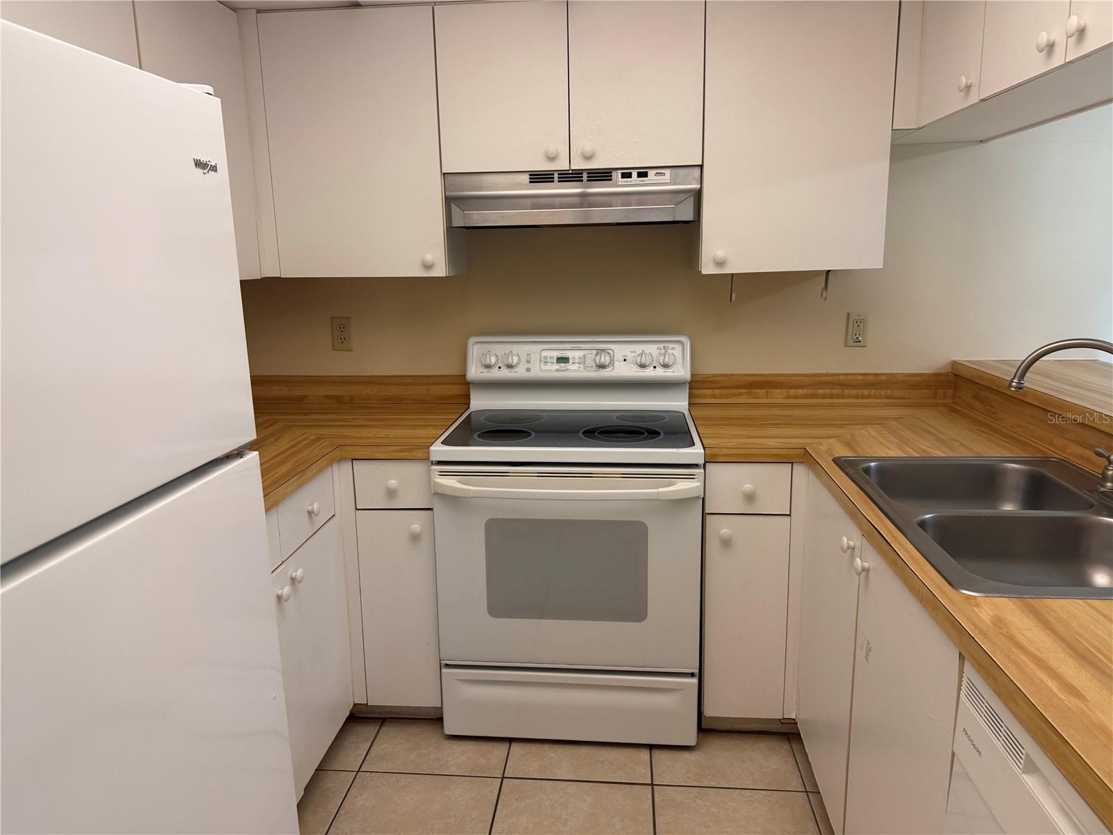 638 BIRD BAY DR E #208 — photo 5