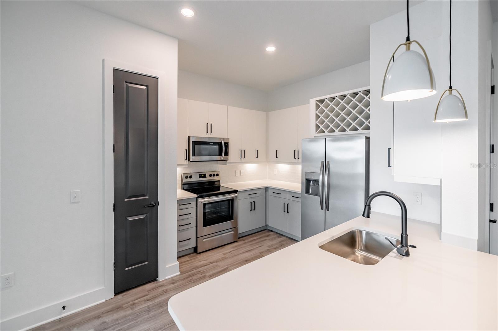 1420 LAKEFRONT DR #1104 — photo 3