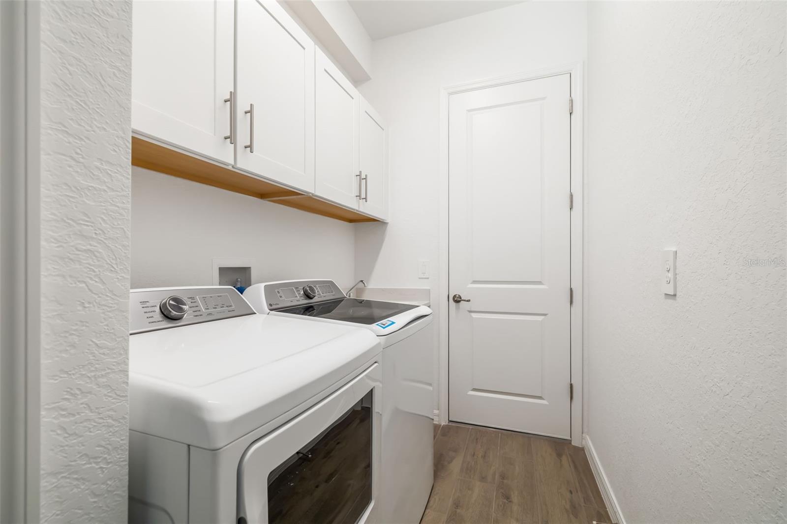 5613 LIGHTNING WHELK LN — photo 32