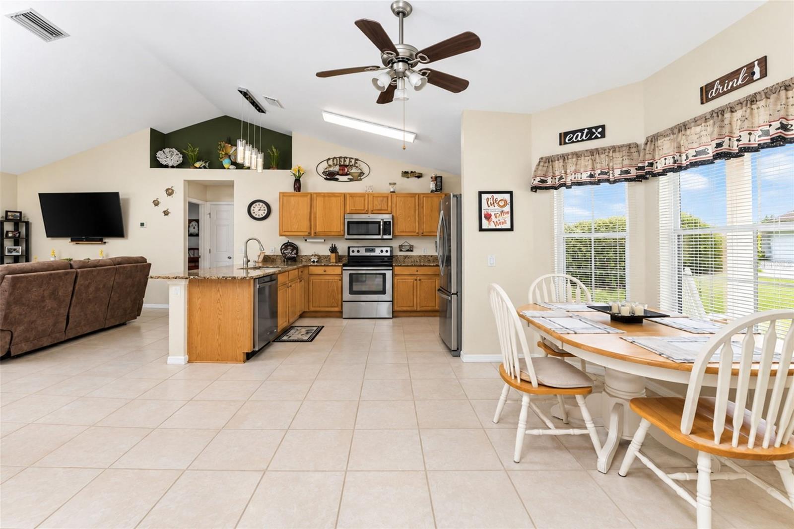 4196 SKYWAY AVE — photo 6