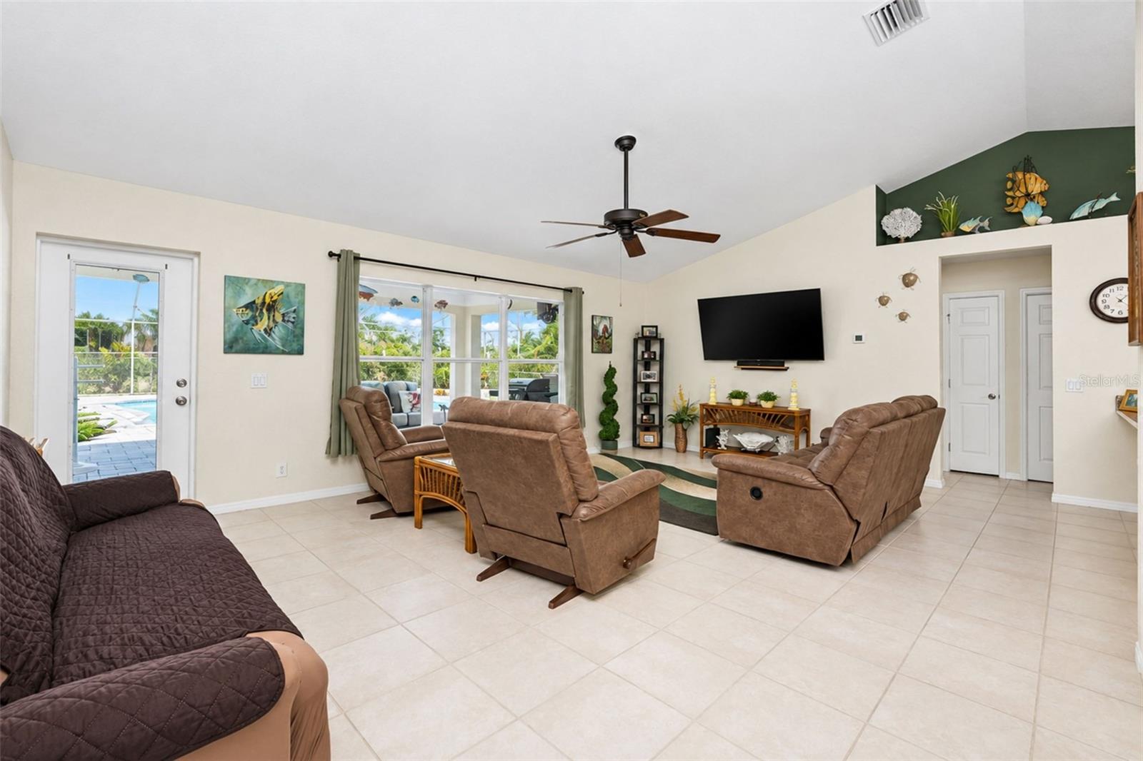 4196 SKYWAY AVE — photo 16