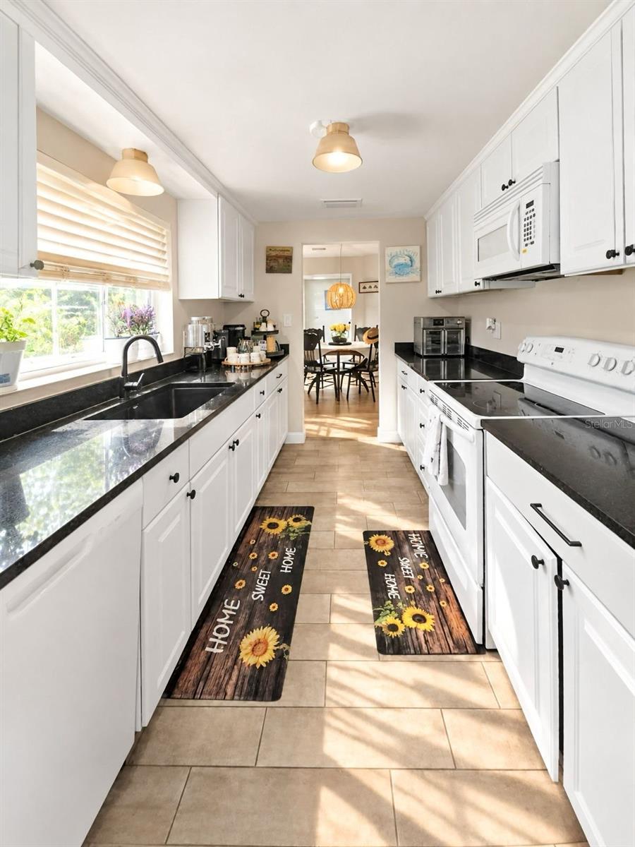 1057 CALUMET ST — photo 11