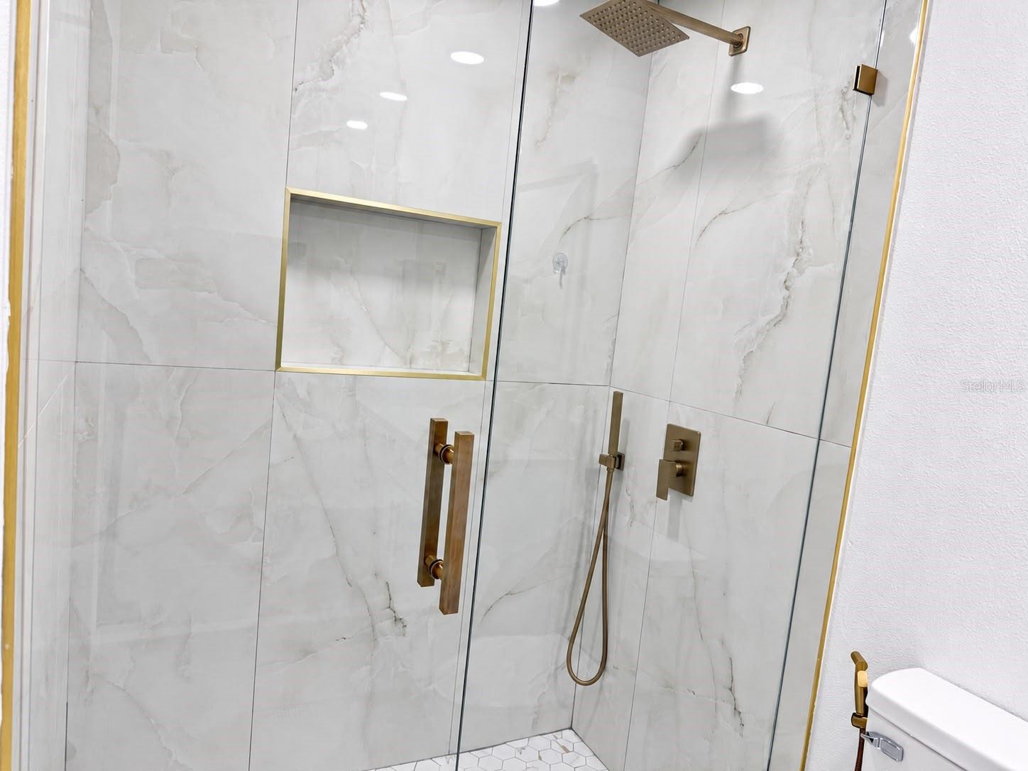 5483 FRIARSWAY DR — photo 35