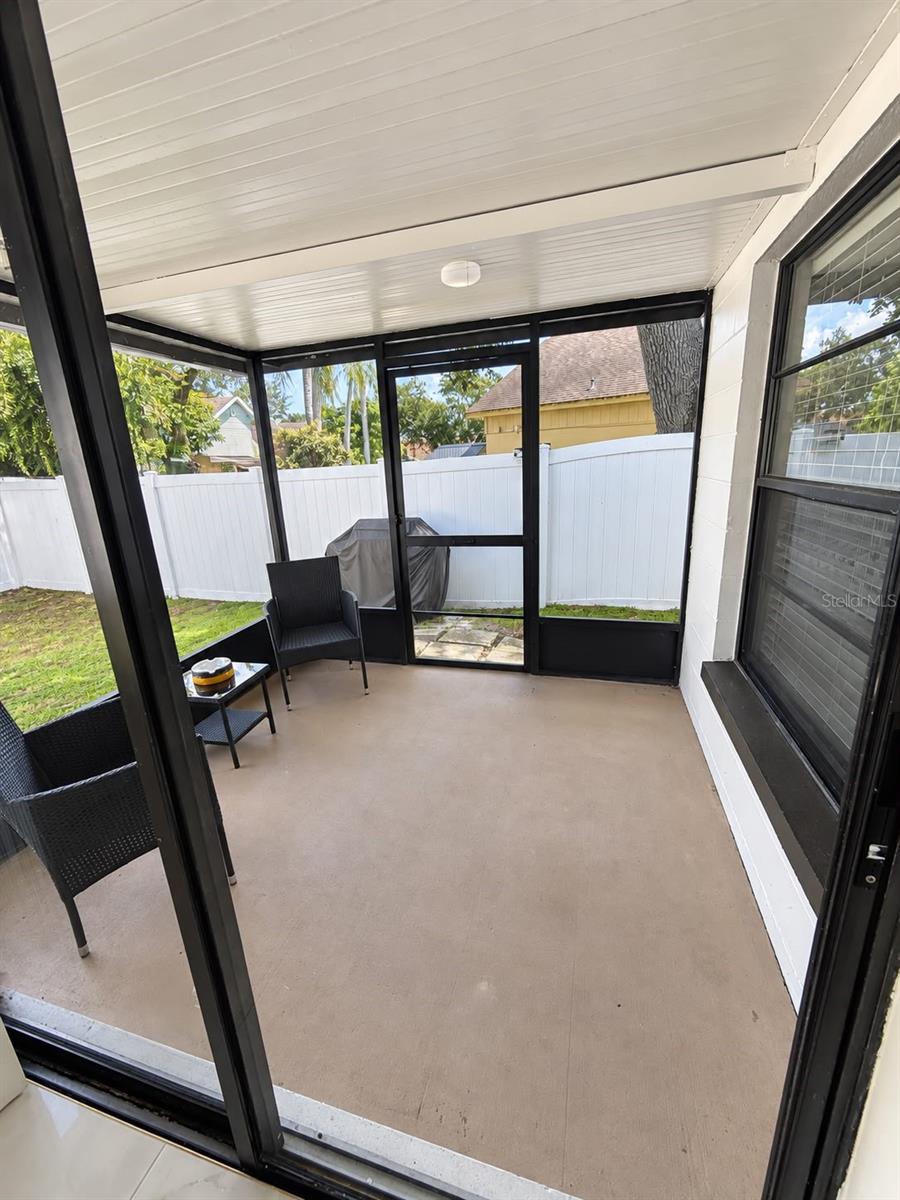 5483 FRIARSWAY DR — photo 42