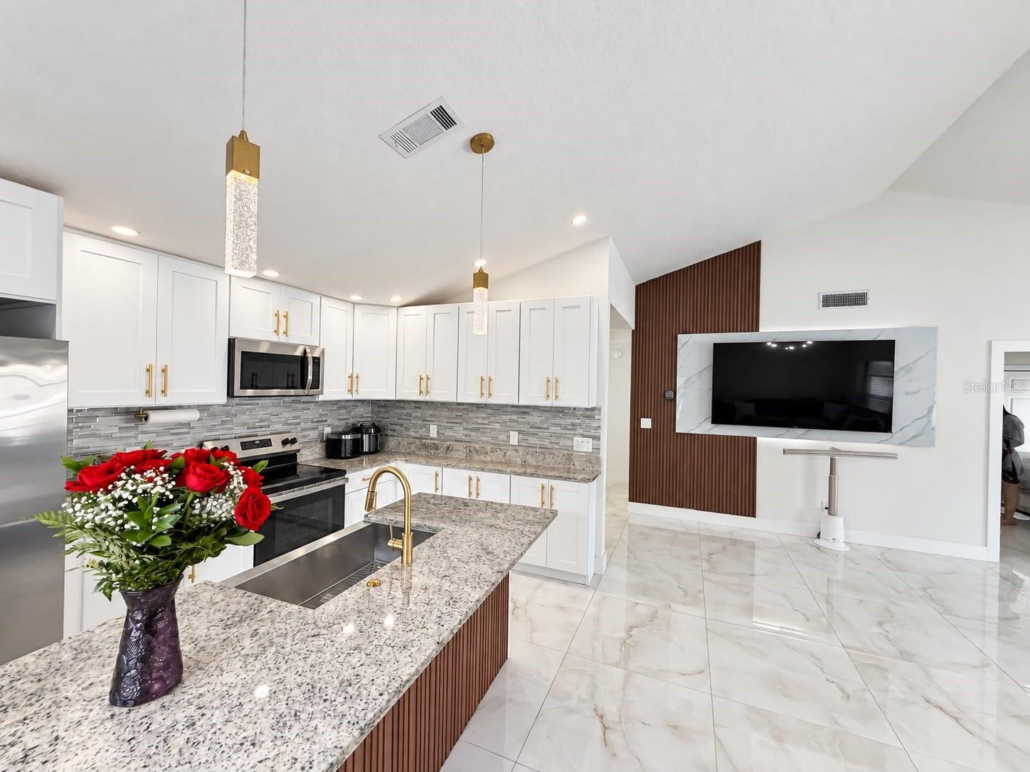 5483 FRIARSWAY DR — photo 18