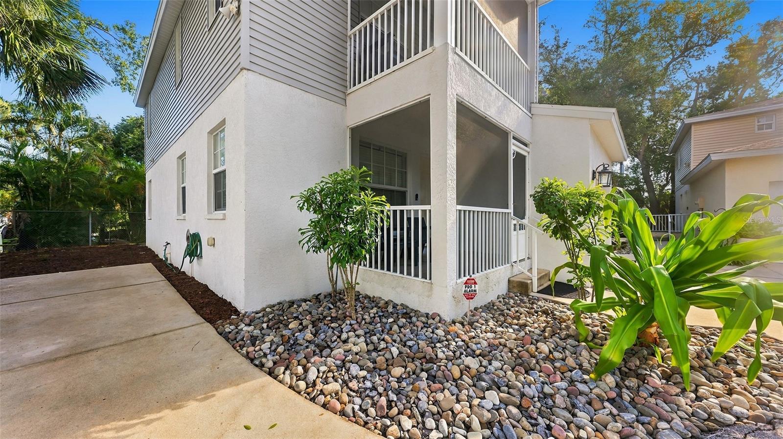 516 HOWARD CT — photo 3