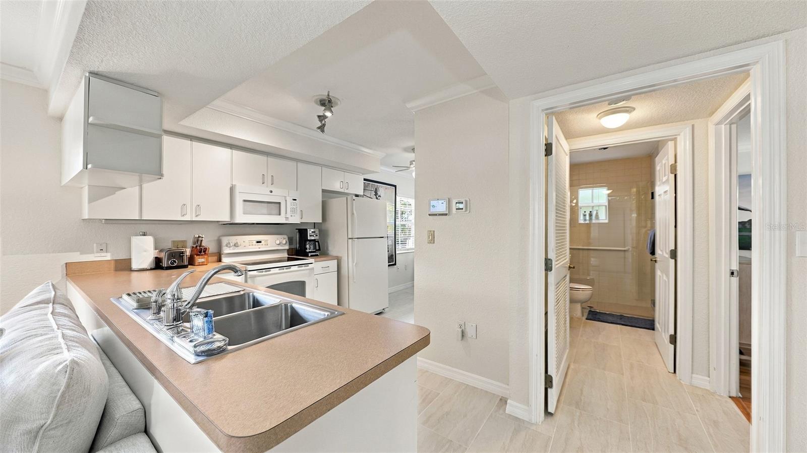 516 HOWARD CT — photo 11