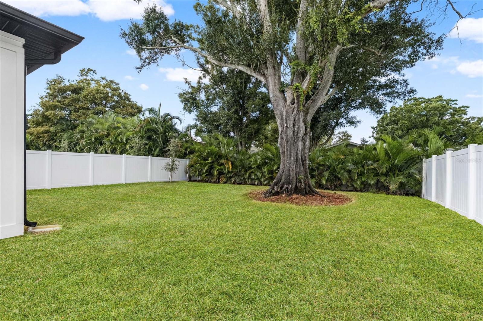 10154 HODSON PL — photo 37