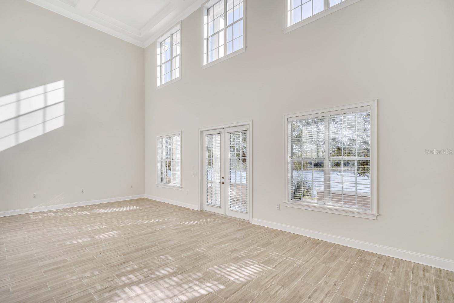 390 NEWBURY PL N — photo 4