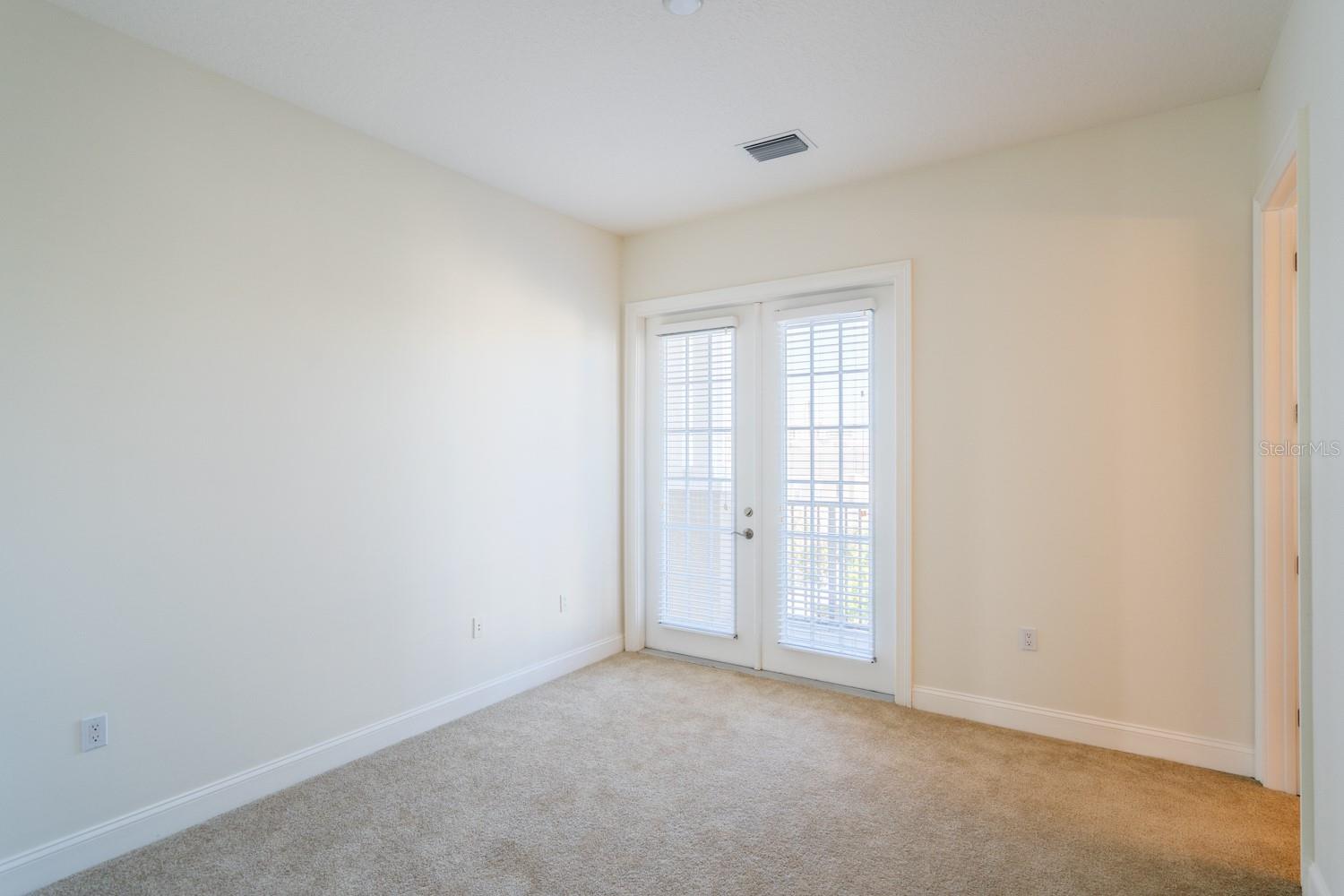 390 NEWBURY PL N — photo 32