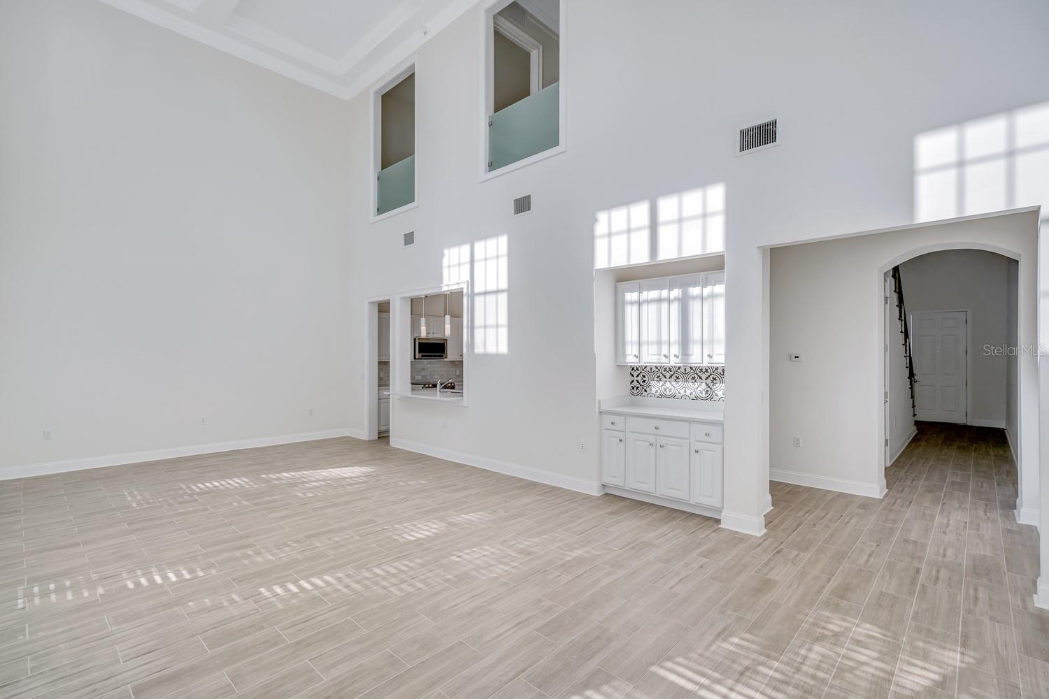 390 NEWBURY PL N — photo 2