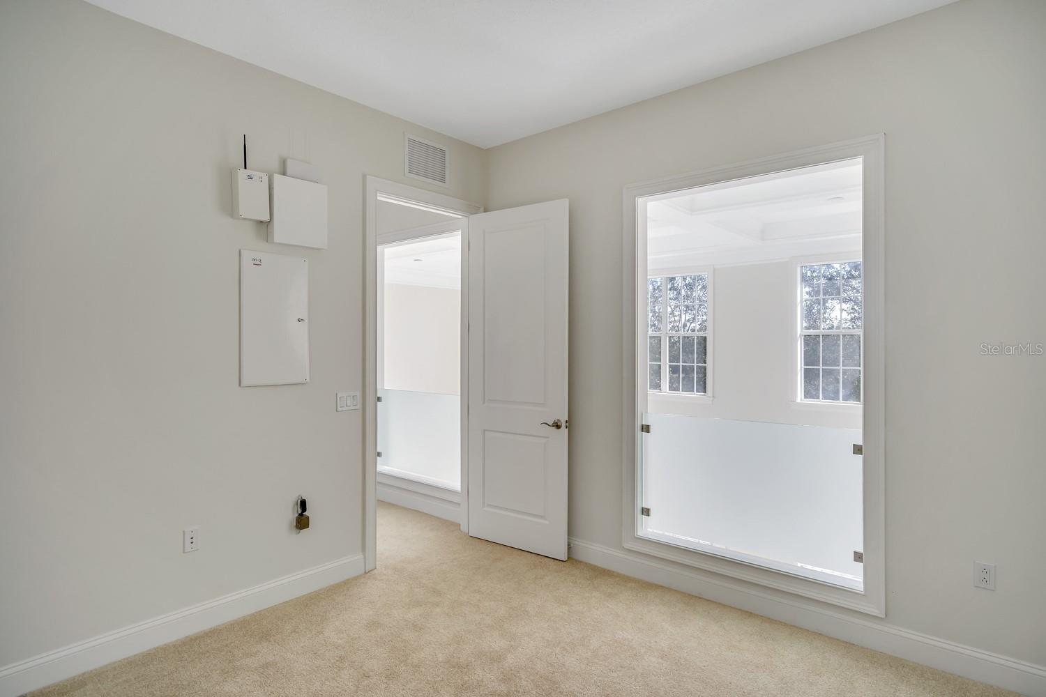 390 NEWBURY PL N — photo 31