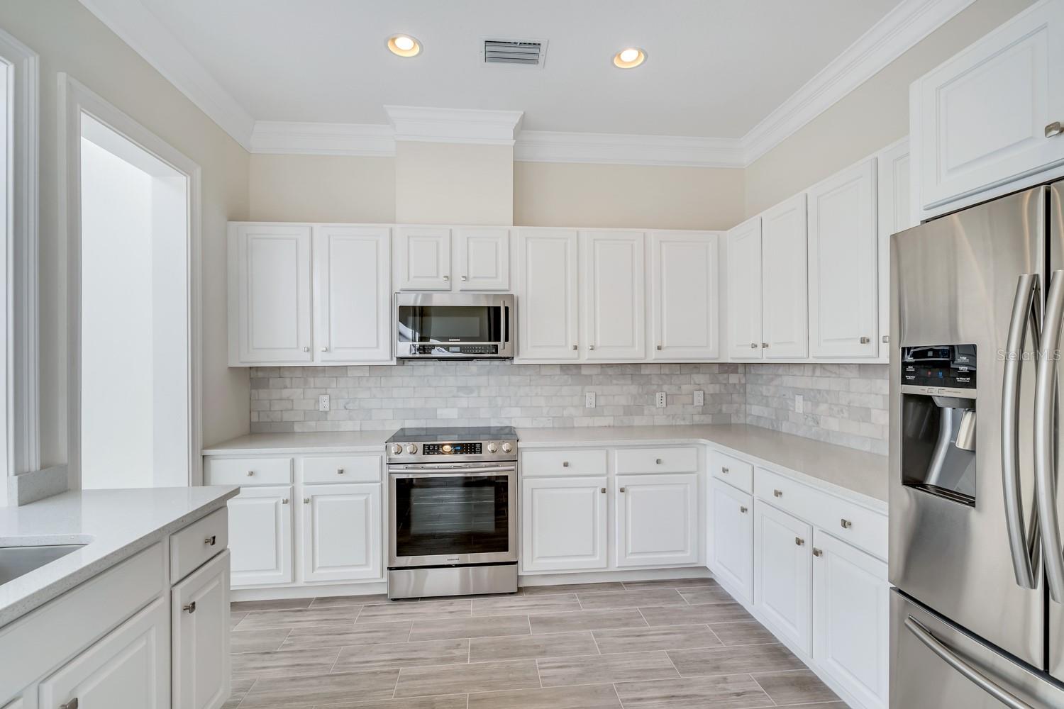 390 NEWBURY PL N — photo 11