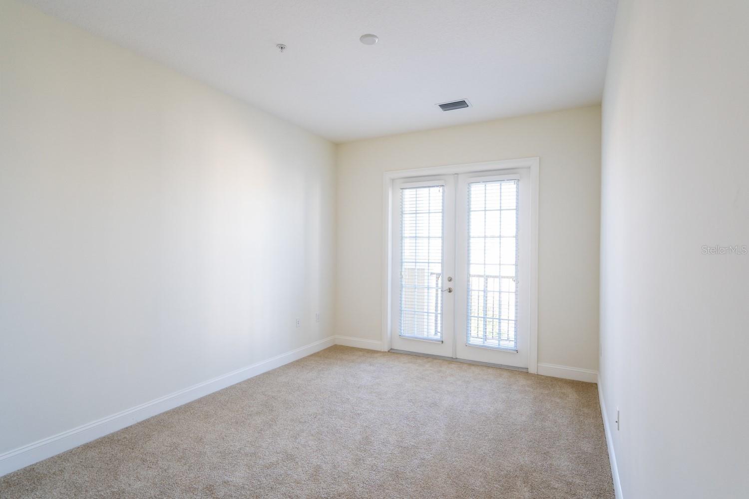 390 NEWBURY PL N — photo 36
