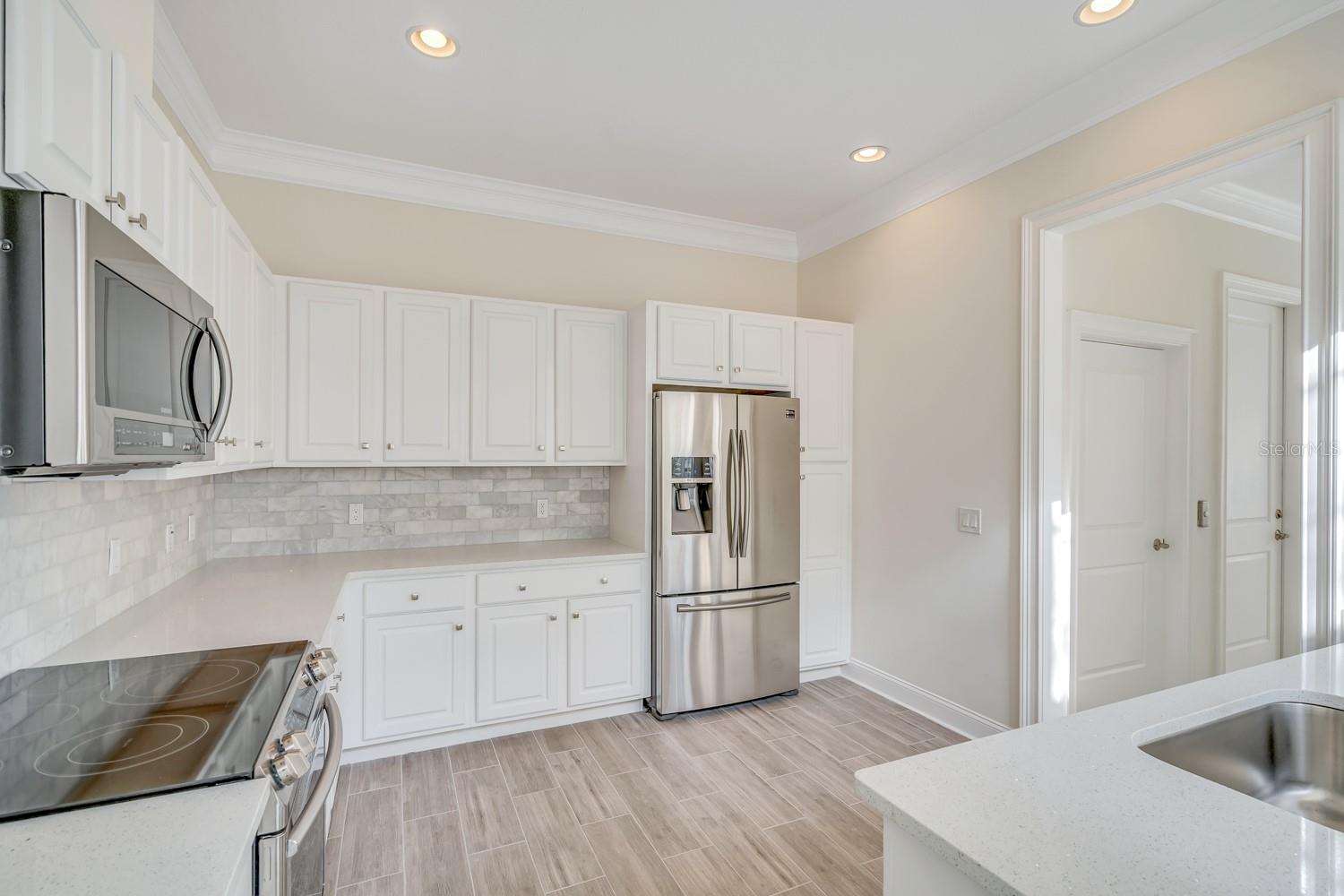 390 NEWBURY PL N — photo 13