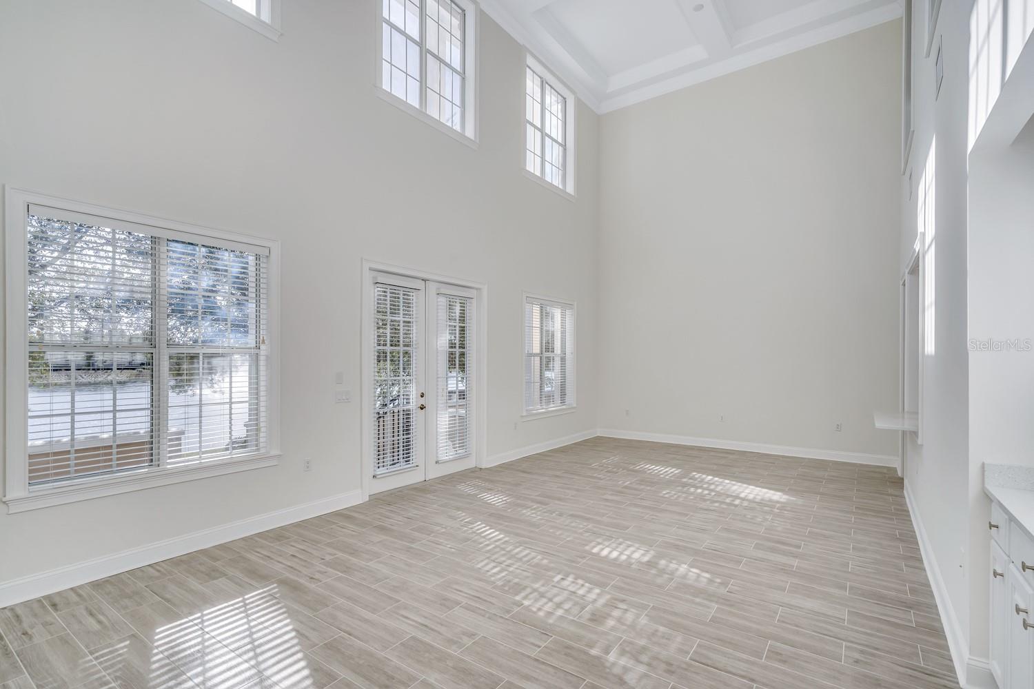 390 NEWBURY PL N — photo 3