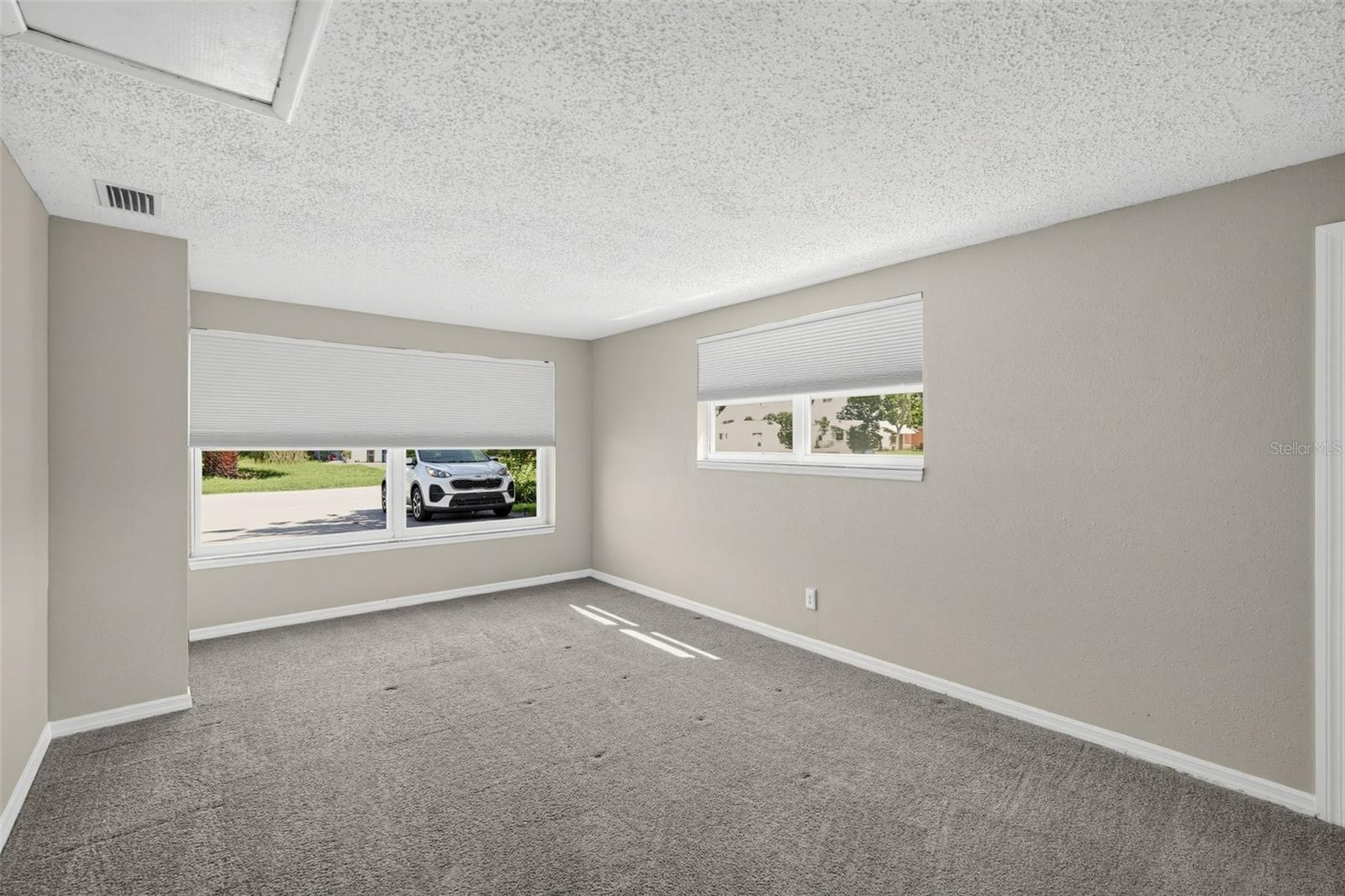 10701 OLEANDER DR — photo 24