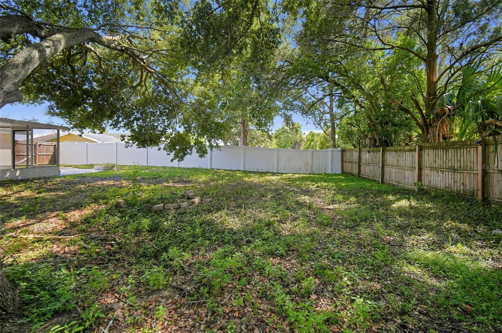 10701 OLEANDER DR — photo 33