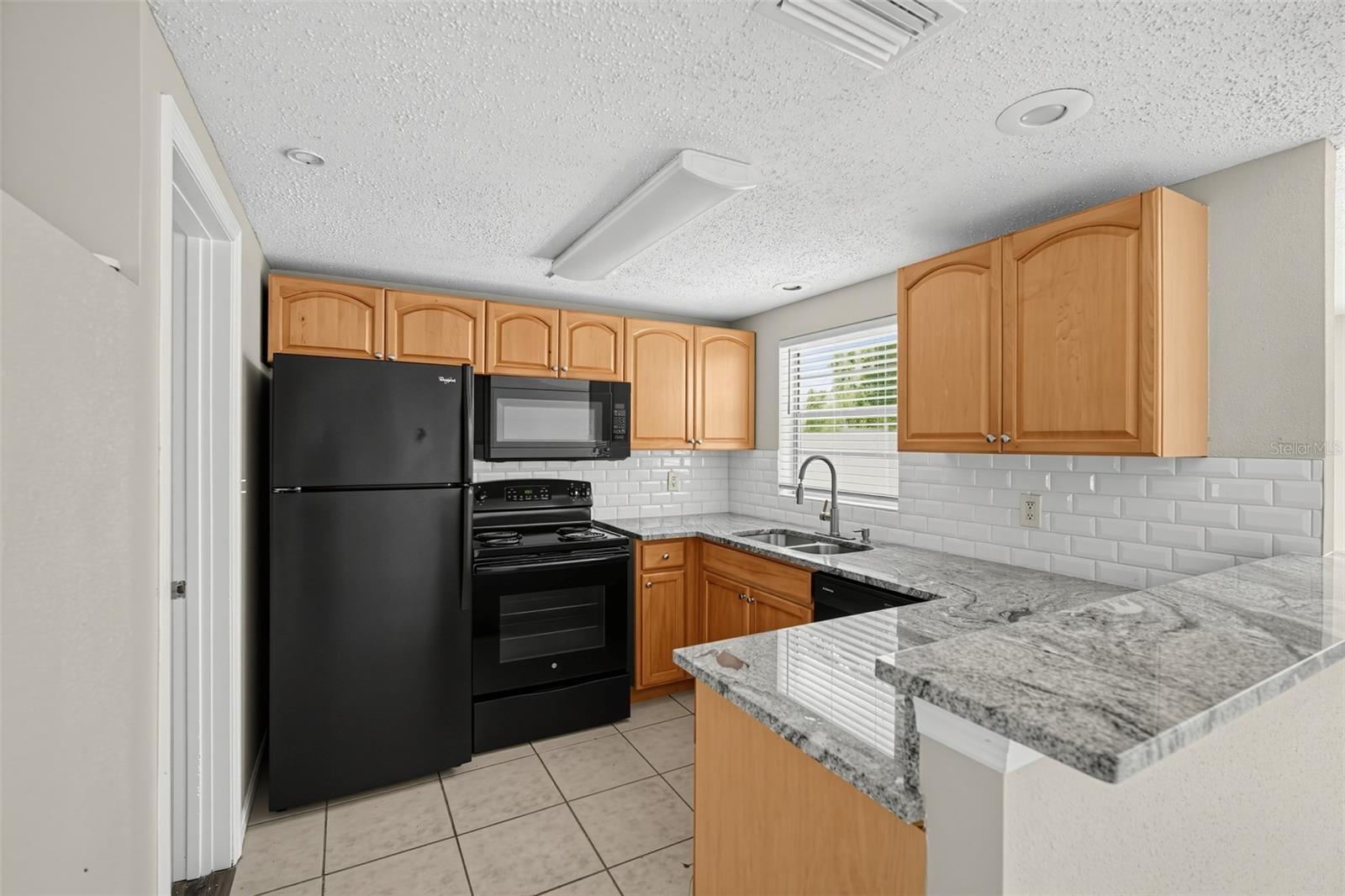 10701 OLEANDER DR — photo 8