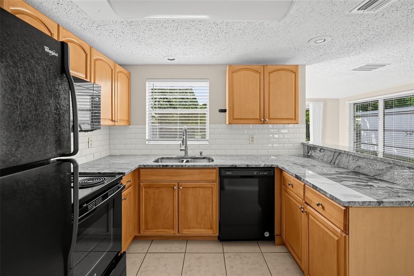 10701 OLEANDER DR — photo 7