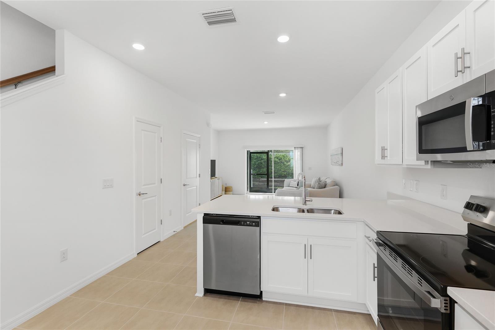 8724 DAYBREAK ST — photo 9