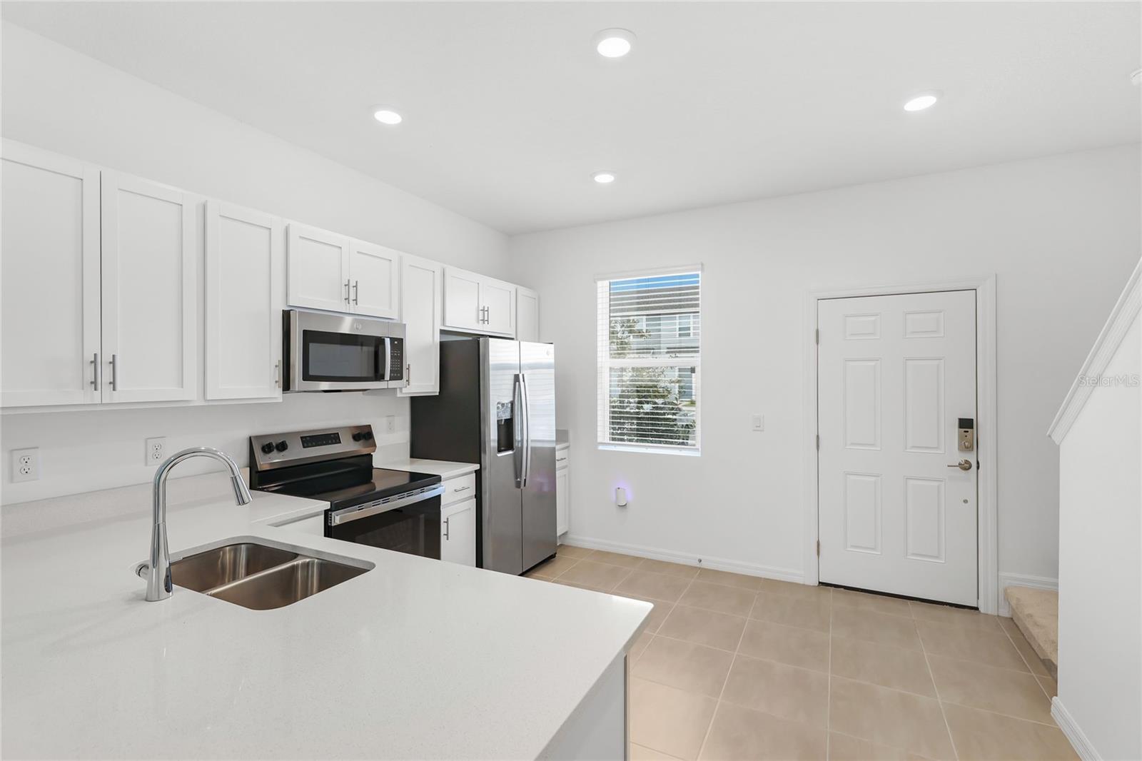 8724 DAYBREAK ST — photo 10