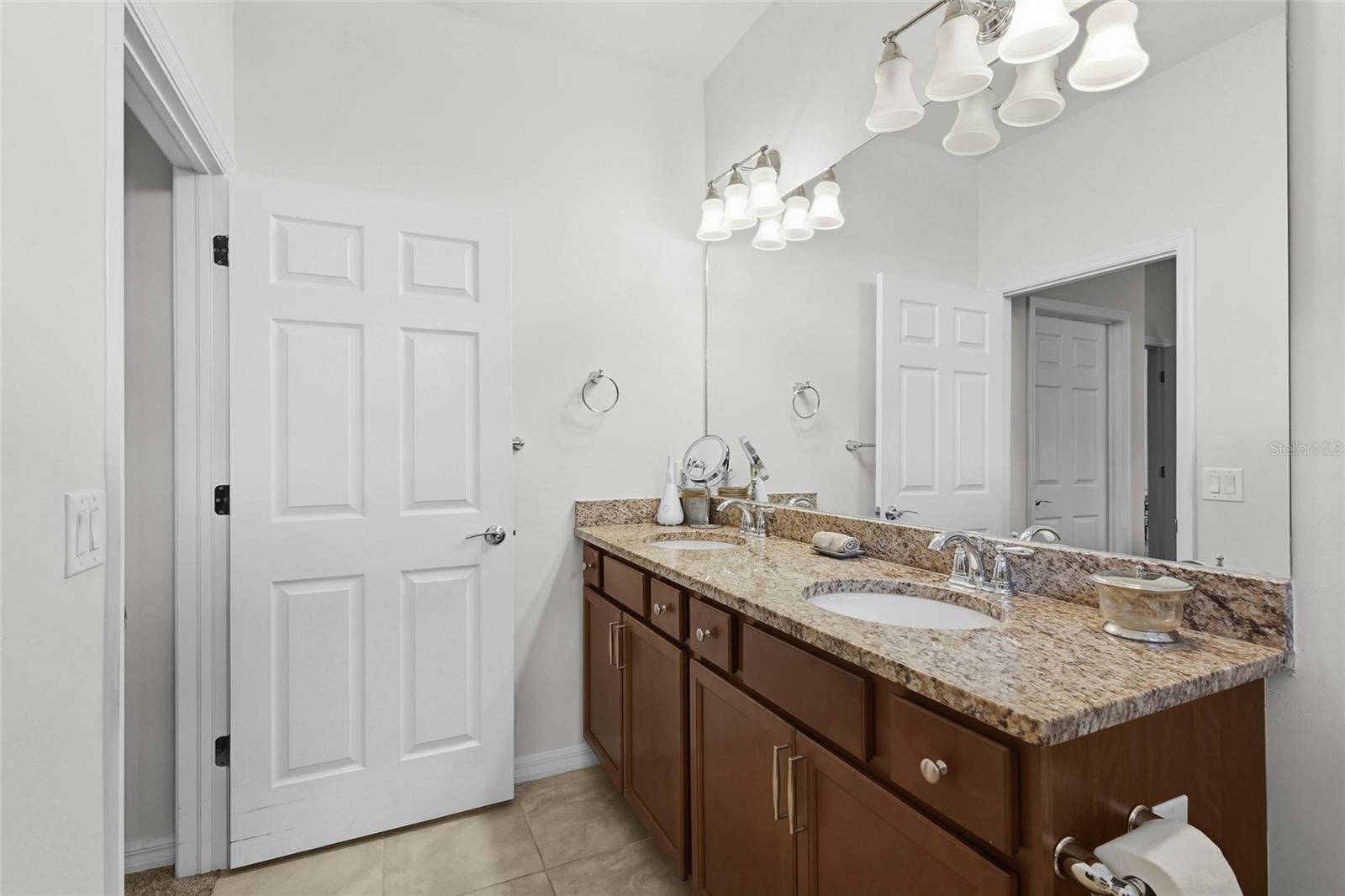 19241 SERAFINA ST — photo 27