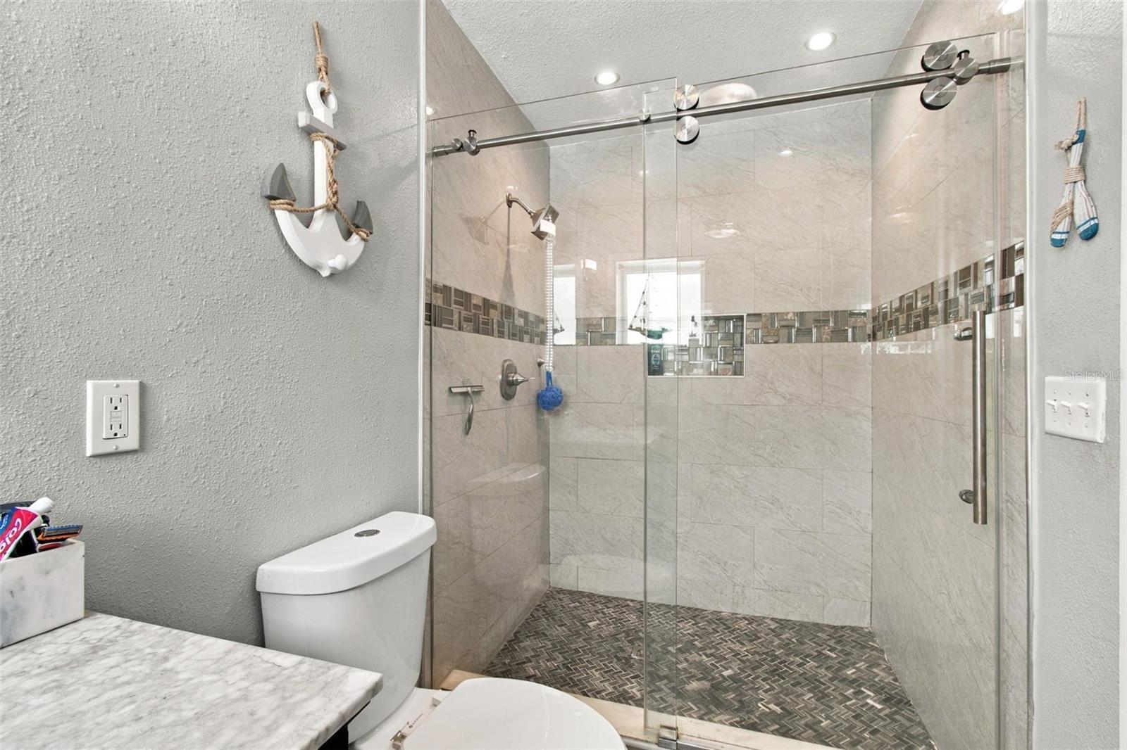 11006 N OAKLEAF AVE — photo 15