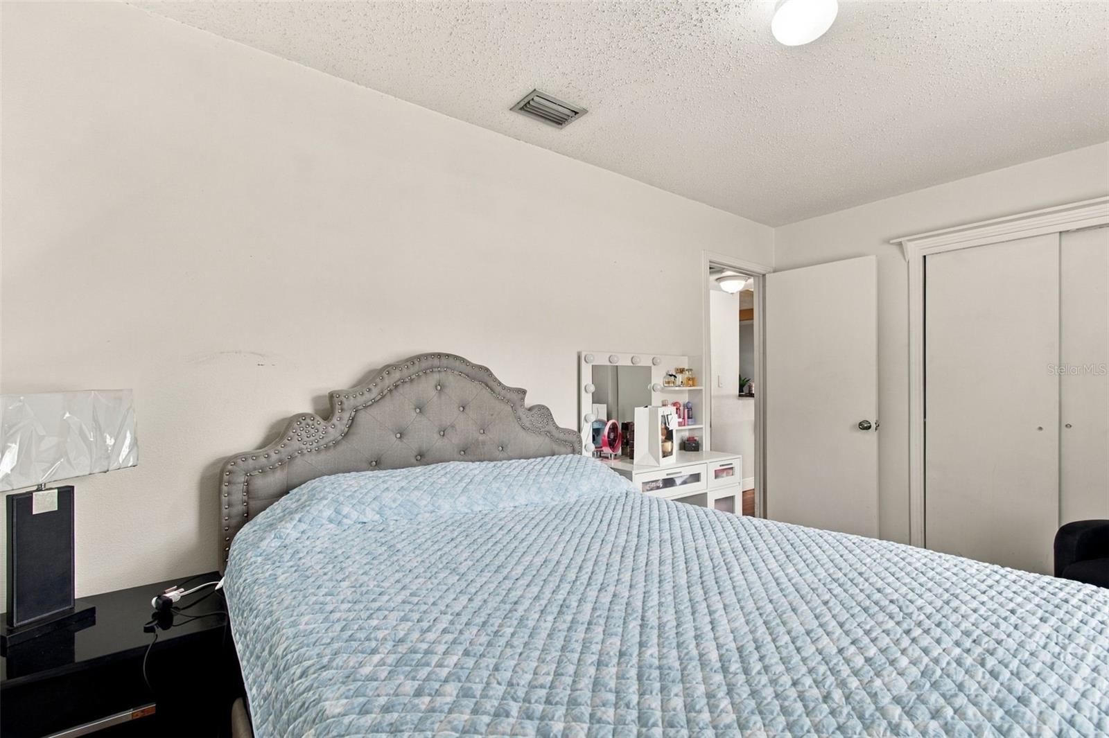 11006 N OAKLEAF AVE — photo 20