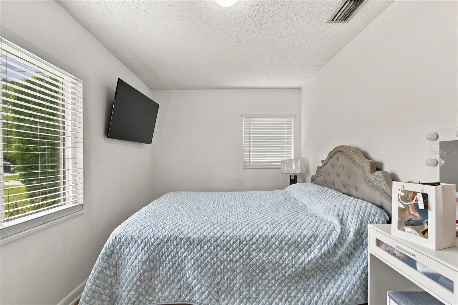 11006 N OAKLEAF AVE — photo 19