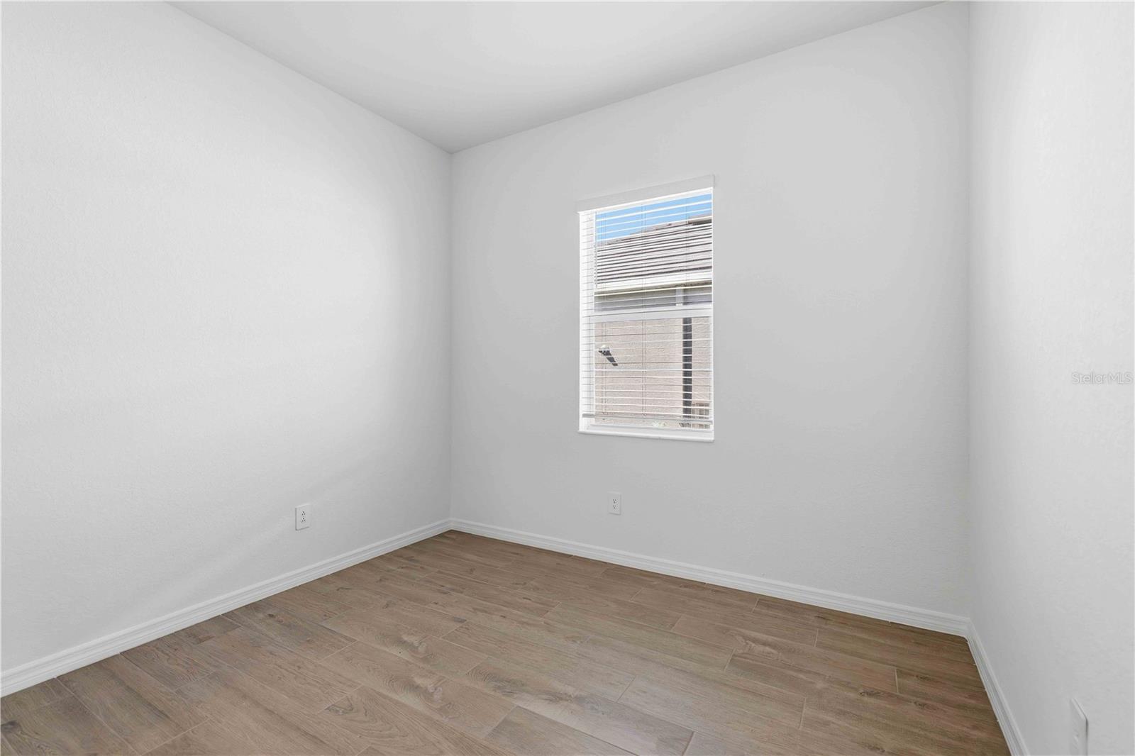 19051 SCALLOP LOOP — photo 19