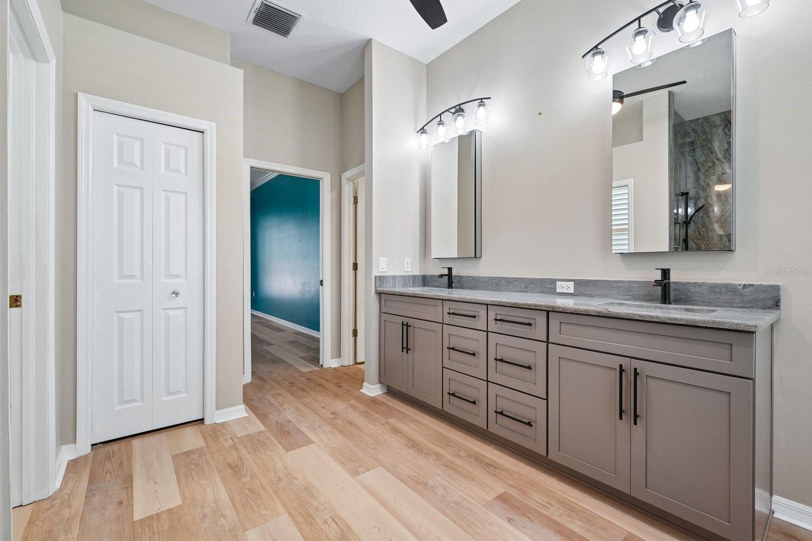1003 KINGS WAY LN — photo 24