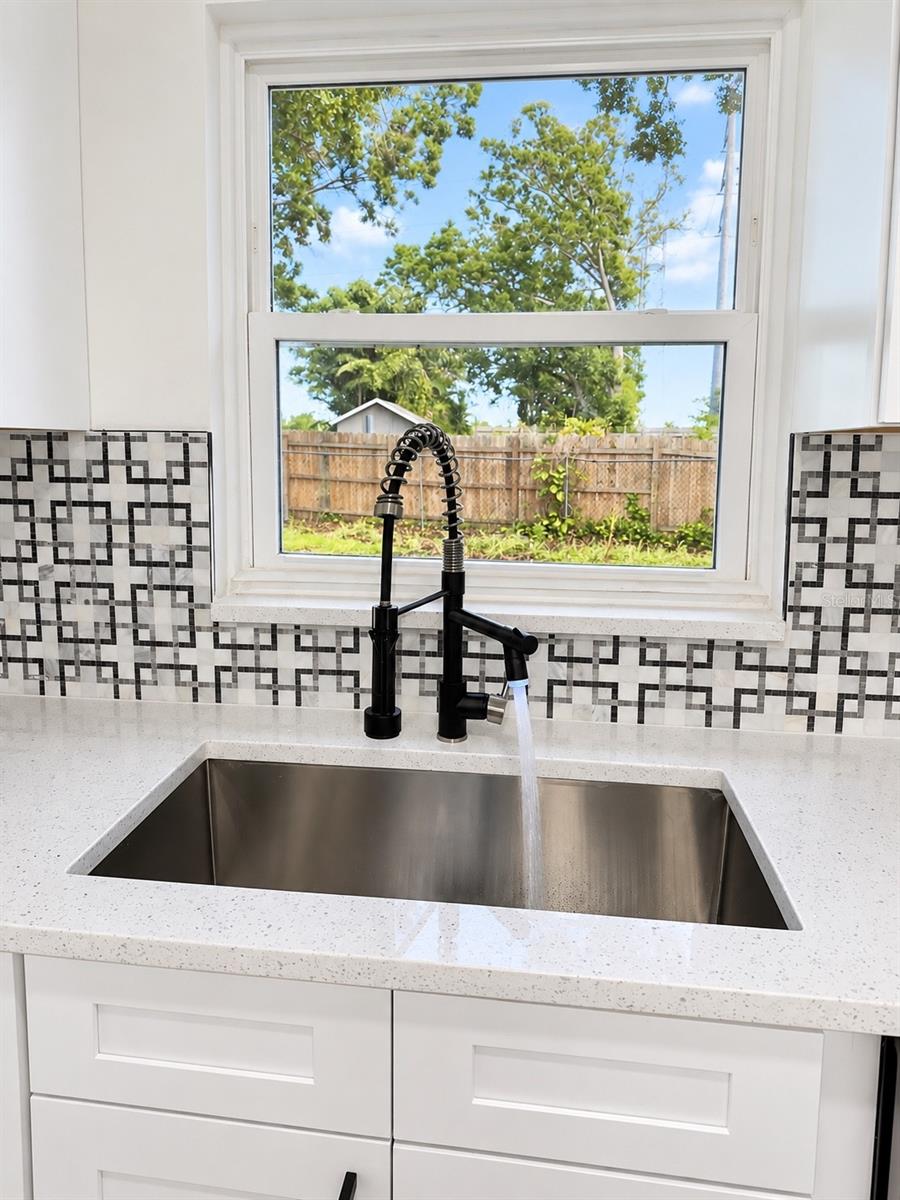 345 COUNTRY CLUB DR — photo 3