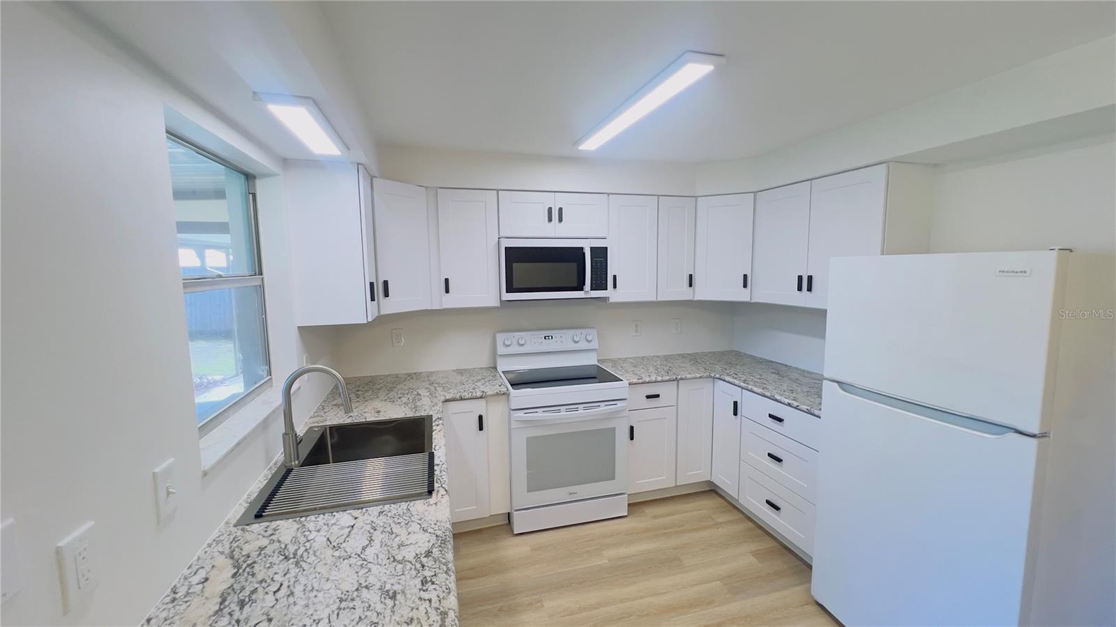 8675 LANTANA DR — photo 10