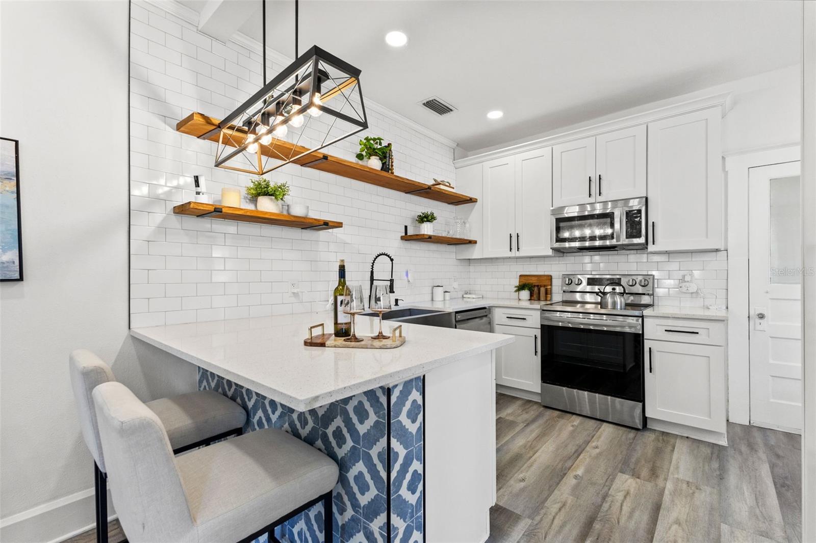 303 W CURTIS ST — photo 11