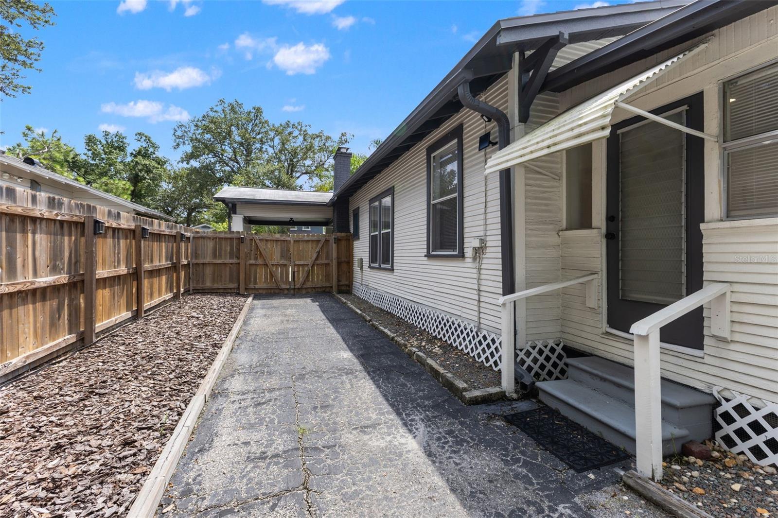 303 W CURTIS ST — photo 31
