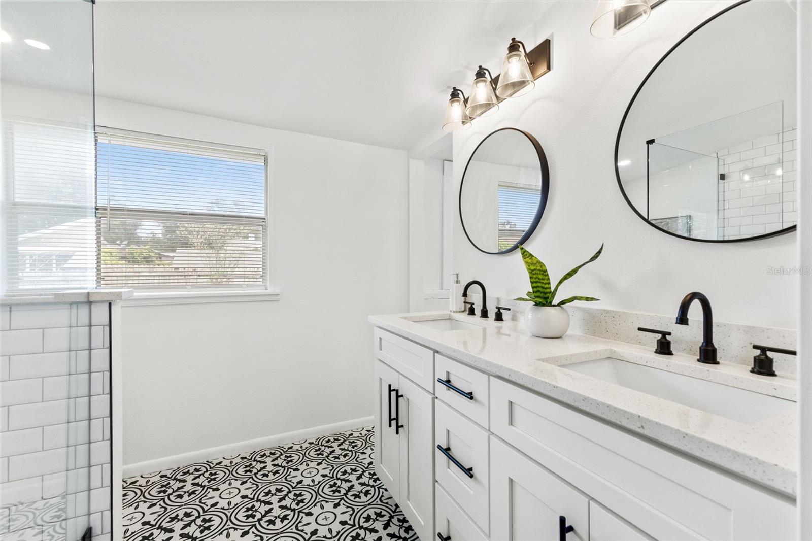 303 W CURTIS ST — photo 22