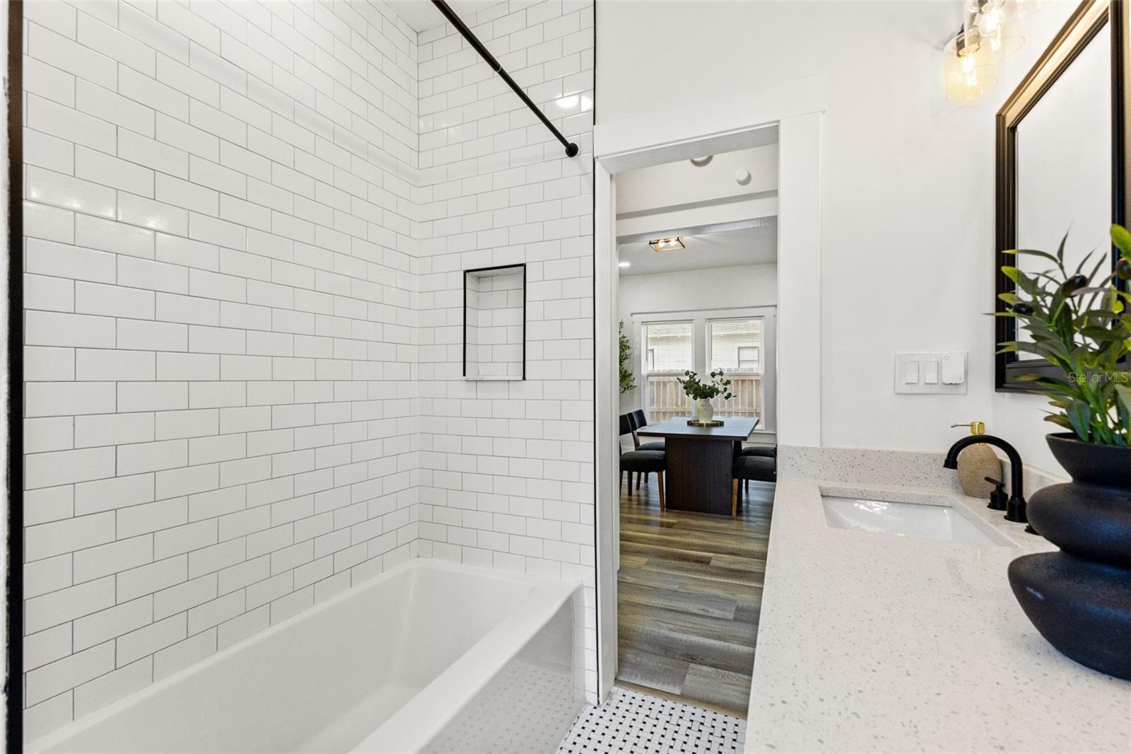 303 W CURTIS ST — photo 20