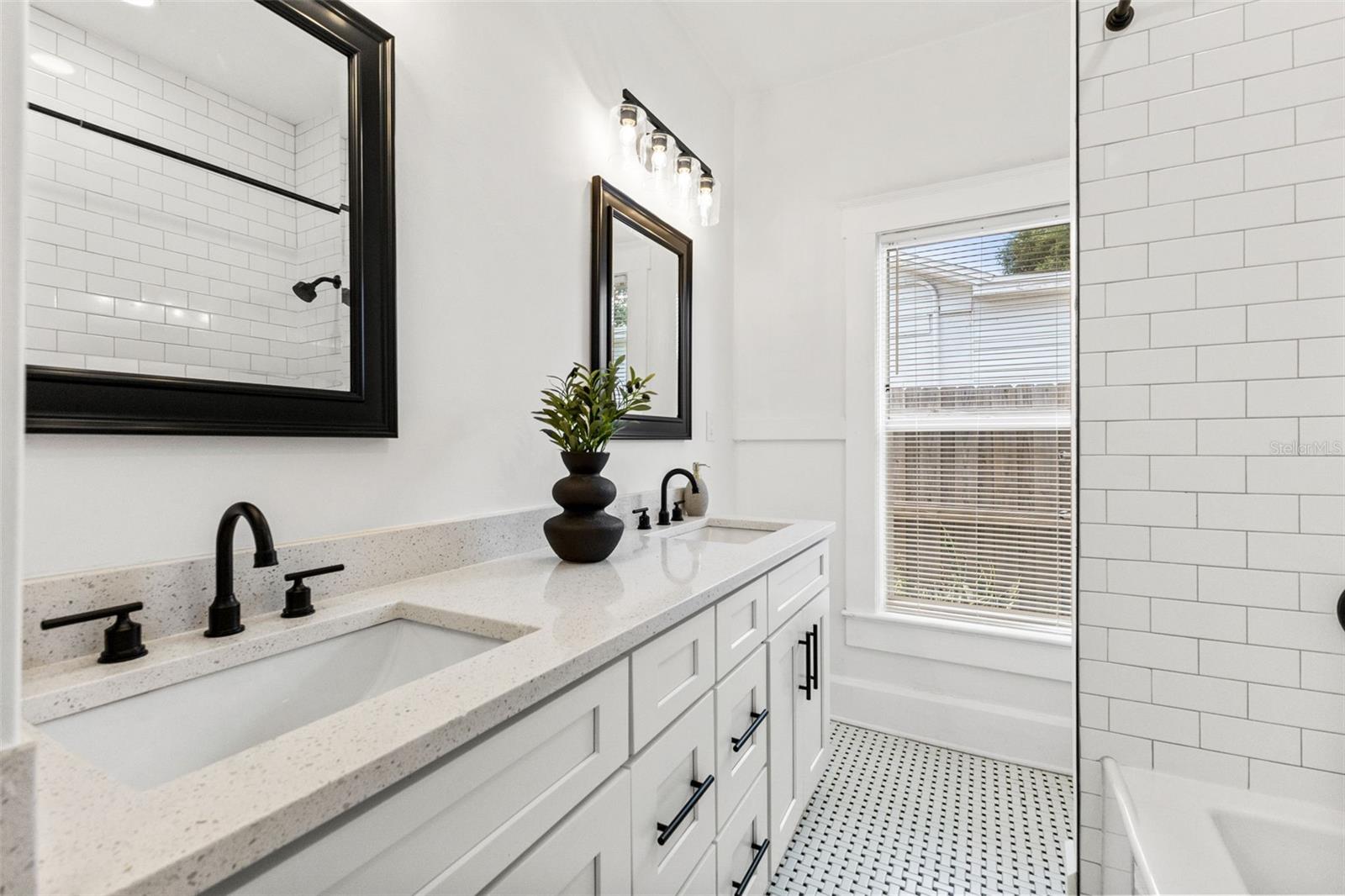 303 W CURTIS ST — photo 18