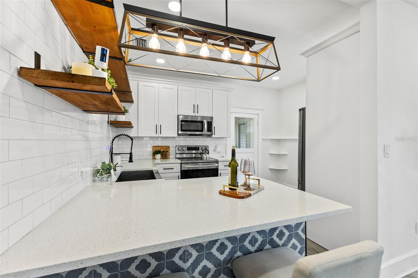 303 W CURTIS ST — photo 12